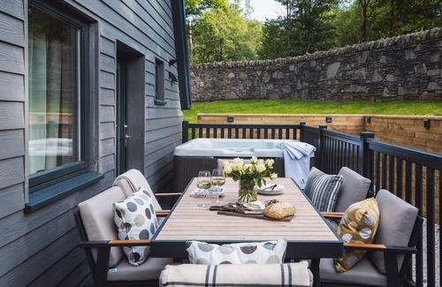 Arrochar Cottage | Relaxing Ardlui Retreat Lodge with Spa & Hot Tub Amenities