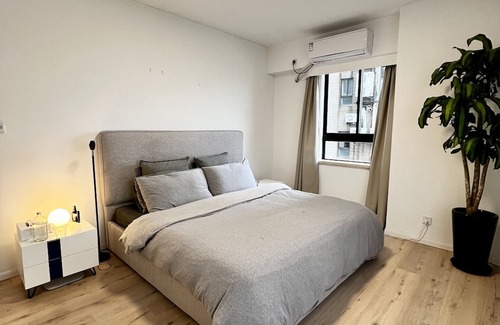 Huaihai Road Commercial Area Apartment | Peaceful Urban Retreat in a Minimalist City Apartment