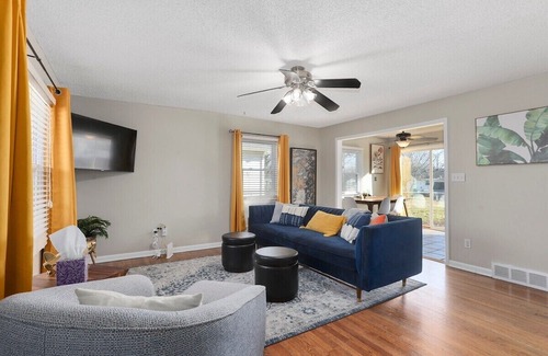 Lee's Summit House | Cozy Retreat Steps from Downtown Lees Summit