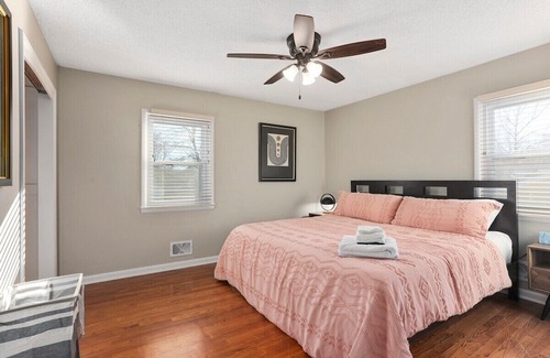 Lee's Summit House | Cozy Retreat Steps from Downtown Lees Summit