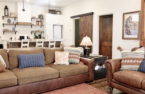 Comfort Cottage | Discover Family-Friendly Comfort at The Stay on Seventh