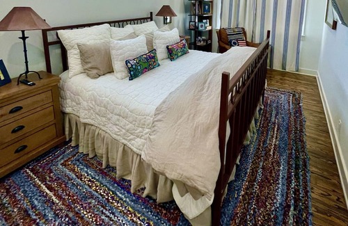 Comfort Cottage | Discover Family-Friendly Comfort at The Stay on Seventh