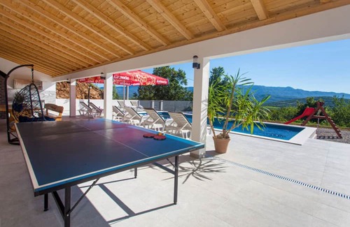 Caporice House | Modern Holiday House Marijana with Private Pool in Trilj