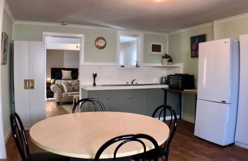 Wallaroo Apartment | Cozy Unit in Wallaroo: Enjoy Breakfast and a Kitchen