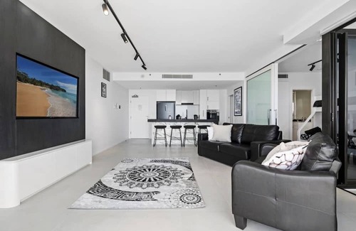 Broadbeach Apartment | Ocean View Broadbeach Apartment Ideal for Families