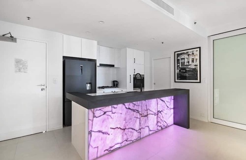Broadbeach Apartment | Ocean View Broadbeach Apartment Ideal for Families