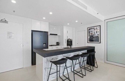 Broadbeach Apartment | Ocean View Broadbeach Apartment Ideal for Families