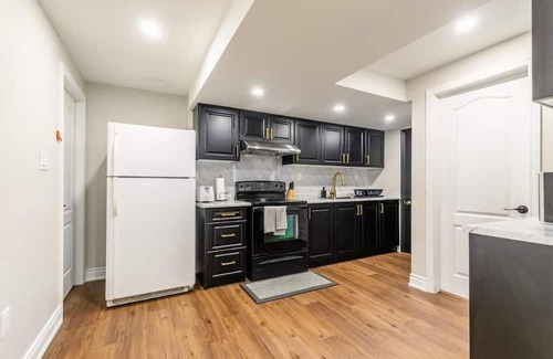 Central Erin Mills House | Family-Friendly Basement Retreat in Mississauga