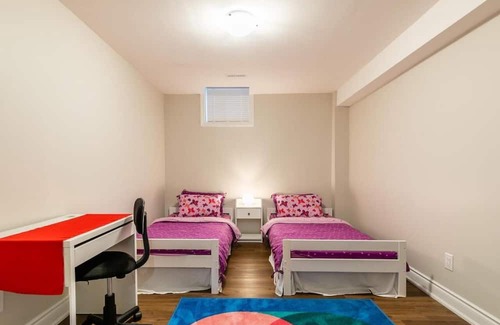 Central Erin Mills House | Family-Friendly Basement Retreat in Mississauga