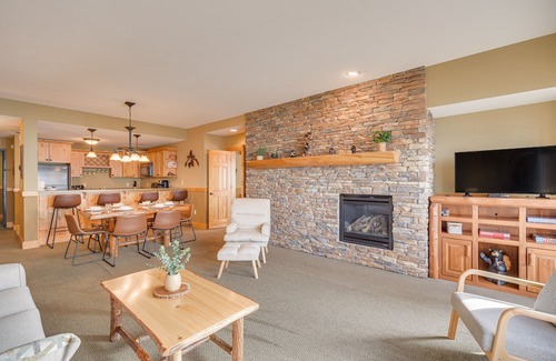 Two Harbors Condo | Cozy Waterfront Condo with Indoor Pool & Ocean Views