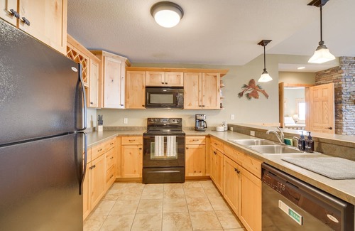 Two Harbors Condo | Cozy Waterfront Condo with Indoor Pool & Ocean Views