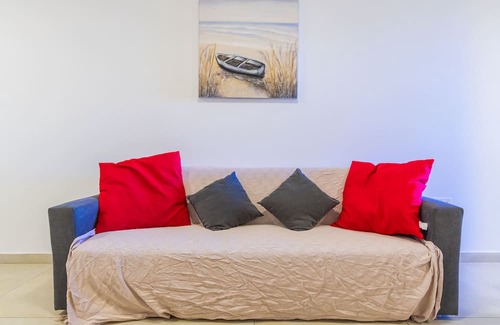 Qawra Apartment | Modern 3 Bedroom Apartment with Child-Friendly Amenities