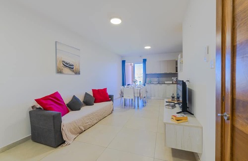 Qawra Apartment | Modern 3 Bedroom Apartment with Child-Friendly Amenities