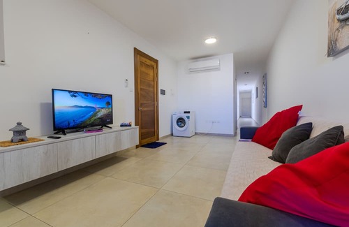 Qawra Apartment | Modern 3 Bedroom Apartment with Child-Friendly Amenities