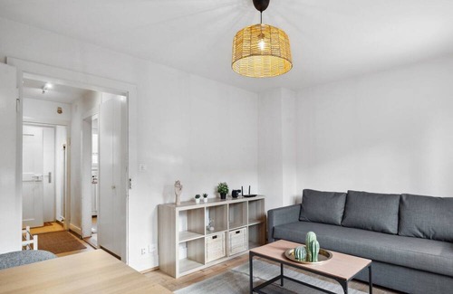 Wiedikon Apartment | Flexible Rentals for Families with Kitchen at 9/10 Rated Hotel