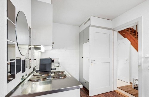 Wiedikon Apartment | Versatile Home with Kitchen, Ideal for Weekly Rentals