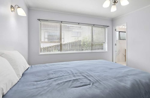 Chatswood House | Central Haven - Auckland Holiday Home