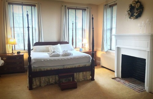 Marietta Bed & Breakfast | Family-Friendly Ascot Bed & Breakfast for Up to 16 Guests