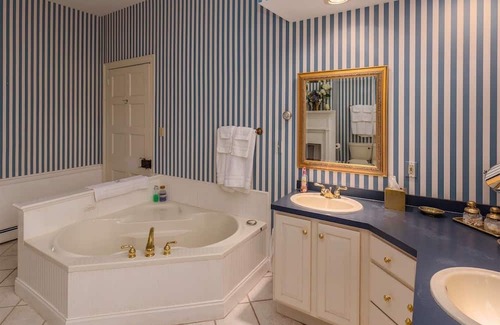 Marietta Bed & Breakfast | Family-Friendly Ascot Bed & Breakfast for Up to 16 Guests