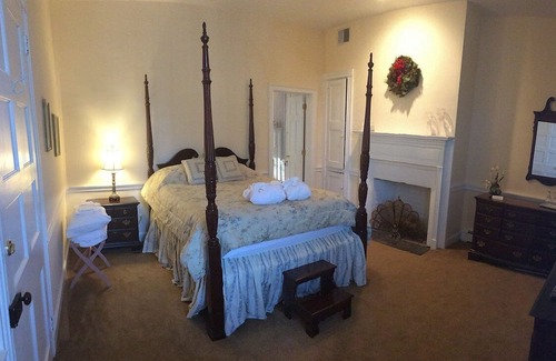 Marietta Bed & Breakfast | Family-Friendly Ascot Bed & Breakfast for Up to 16 Guests