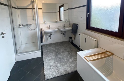 Ebersberg District Apartment | Stilvoll Eingerichtete Wohnung, Messe/münchen/airport/therme Erding/natur