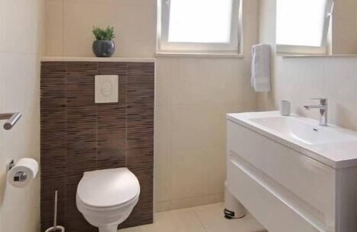 Stikovica Apartment | Scenic M Apartment 5: SeaView with Parking for Families