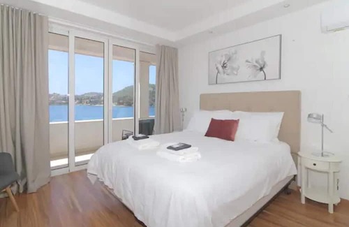 Stikovica Apartment | Scenic M Apartment 5: SeaView with Parking for Families
