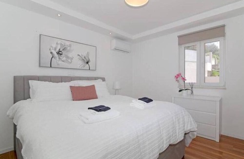 Stikovica Apartment | Scenic M Apartment 5: SeaView with Parking for Families