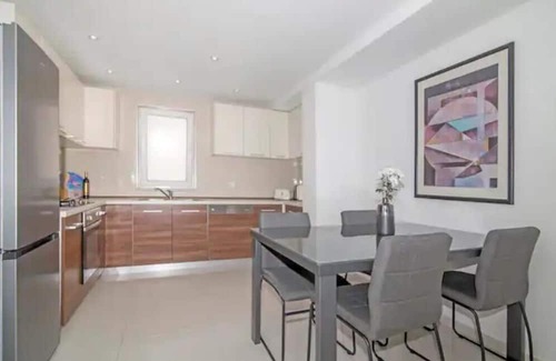 Stikovica Apartment | Scenic M Apartment 5: SeaView with Parking for Families