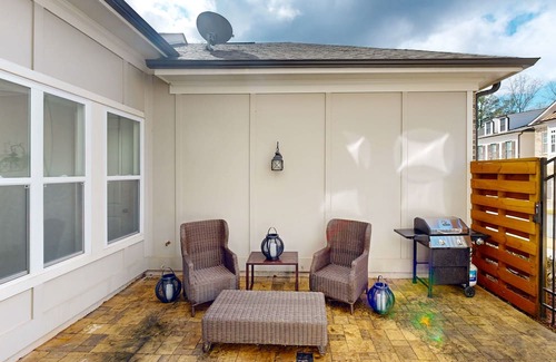 Roswell House | Inviting Sun-Filled Getaway with Cozy Fireplace & Games