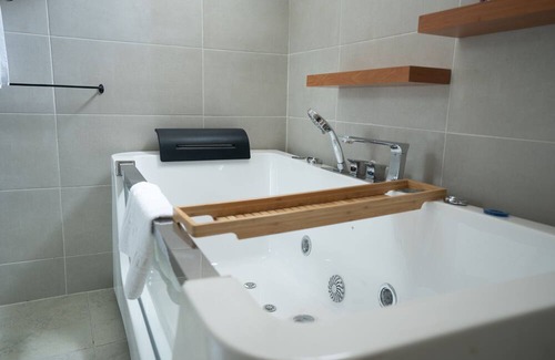 Cocody Apartment | Elegant Flat for Unforgettable Family Getaways