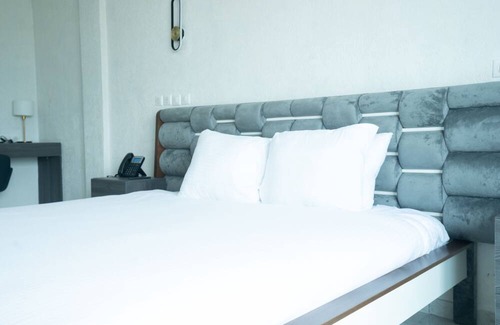 Cocody Apartment | Elegant Flat for Unforgettable Family Getaways