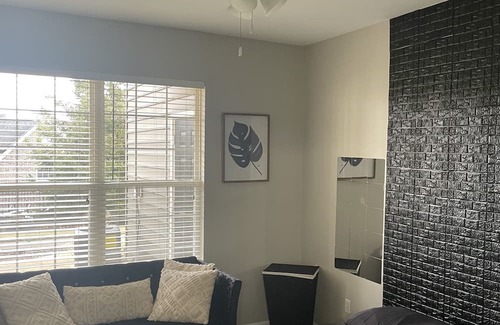 Roselawn Finance House | Stylish 1-Bedroom Apartment with Pool and Fitness Center