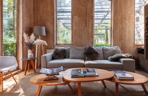 Valle de Bravo House | Modern, Cozy House integrated into the Forest