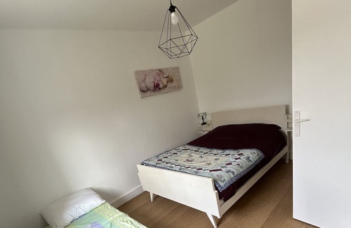 Saint-Ambreuil Apartment | Cozy Joli Appartement - Ideal for Families and Pets