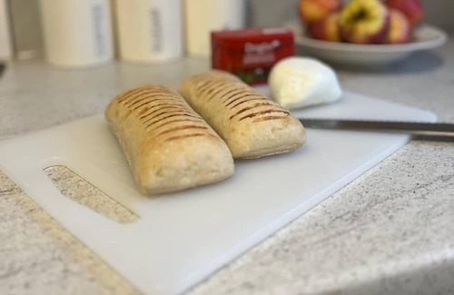 Pontprennau House | Welcoming Village House in St Mellons Near A48 & M4
