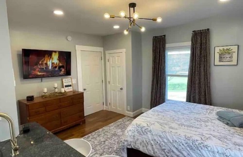 Manchester Apartment | Inviting 2nd Floor Studio with Breakfast & Pet-Friendly Perks