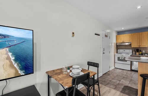 The Beaches Apartment | Cozy Beachside Retreat - Steps to Sand & Near Historic Sites