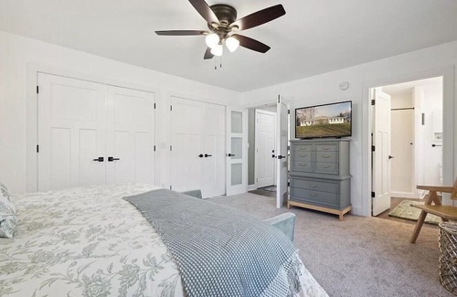 Mishawaka House | Tulip Tree is a Short Drive from Notre Dame Campus. 4 bedroom 3 bath home.