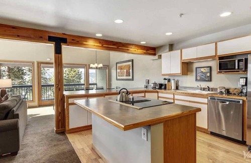 Baldy Mountain Condo | Cozy 2-Bedroom Condo with Scenic Views & Pool Access
