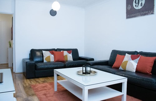 North End Apartment | Charming 2-Bed Fully Furnished Apartment in London