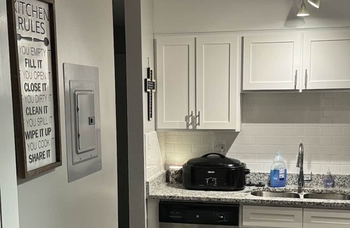 Raleigh Apartment | Convenient Stay Near Crabtree Valley Mall & Wake Med
