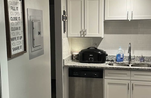 Raleigh Apartment | Ideal Location Near Crabtree Valley Mall & Wake Med