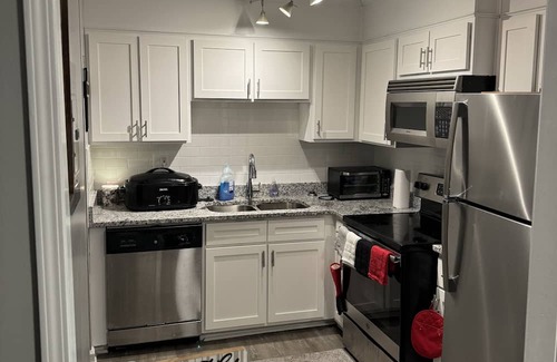 Raleigh Apartment | Convenient Stay Near Crabtree Valley Mall & Wake Med