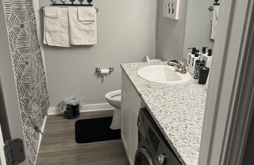 Raleigh Apartment | Ideal Location Near Crabtree Valley Mall & Wake Med
