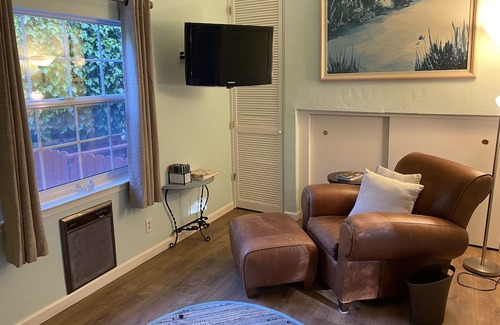 Hatton Fields Cottage | Inviting Carmel Getaway with Family-Friendly Amenities
