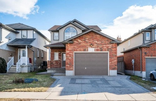 Kitchener House | Stylish Private Home Near Sunrise Shopping Complex