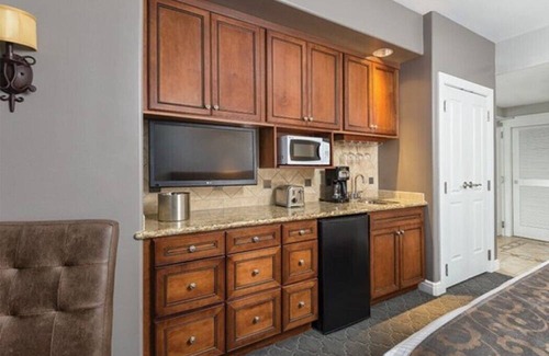 Napa Resort | Priced until May 7: 1BR + Studio with 2 Kitchens & event shuttles to Bottle Rock