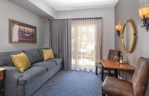 Napa Resort | Priced until May 7: 1BR + Studio with 2 Kitchens & event shuttles to Bottle Rock
