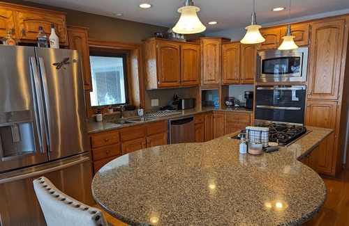 Darwin House | Spectacular Lake Manuella Family Retreat. Relaxing and serene lakeshore home!